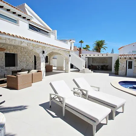 Villa Relaxa - Modern With Private Pool & Sea Views In