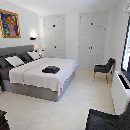 Villa Relaxa - Modern With Private Pool & Sea Views In