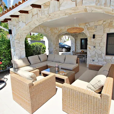Relaxa - Modern With Private Pool & Sea Views In